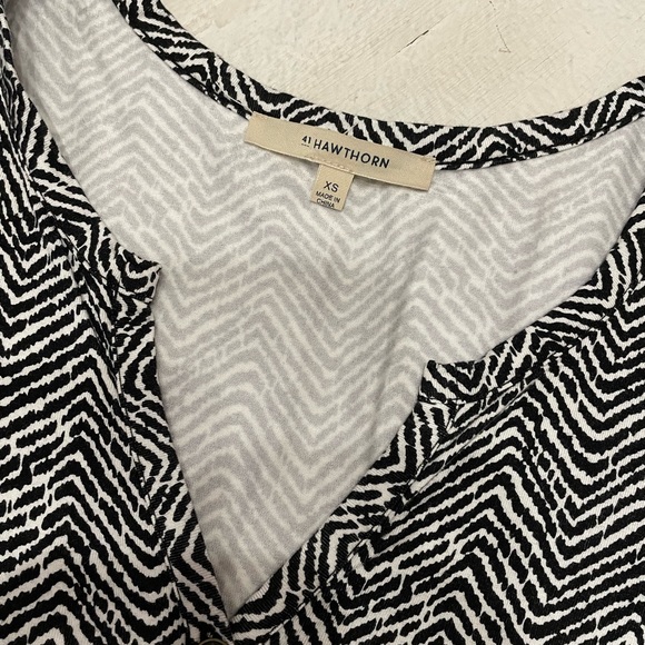 Black and white patterned shirt *CUTE* - Picture 2 of 5